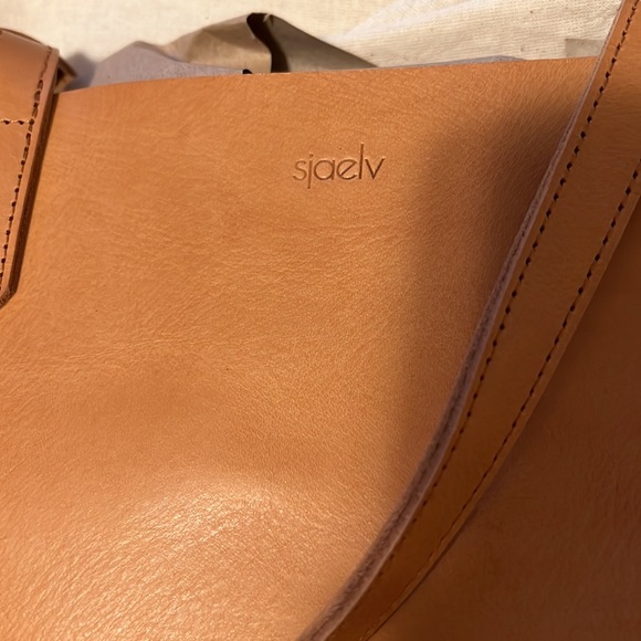 Sjaelv Leather Tote - Picture 13 of 14